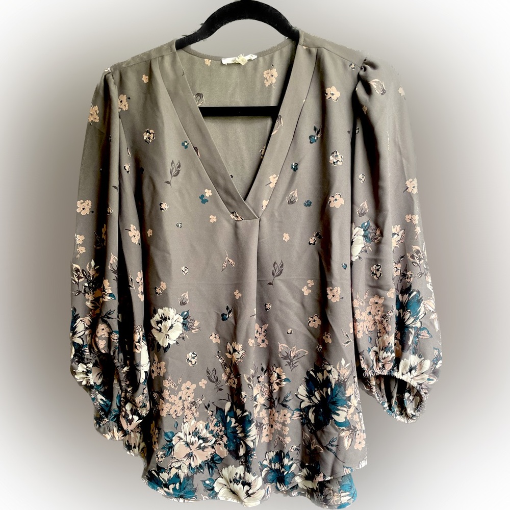 Maurices V Neck Blouse 3/4 length sleeve S